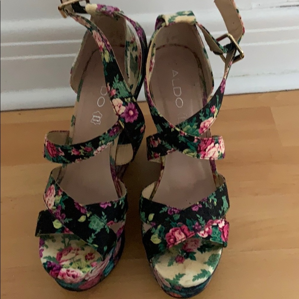 Aldo - Flower Pattern Wedges Sandals